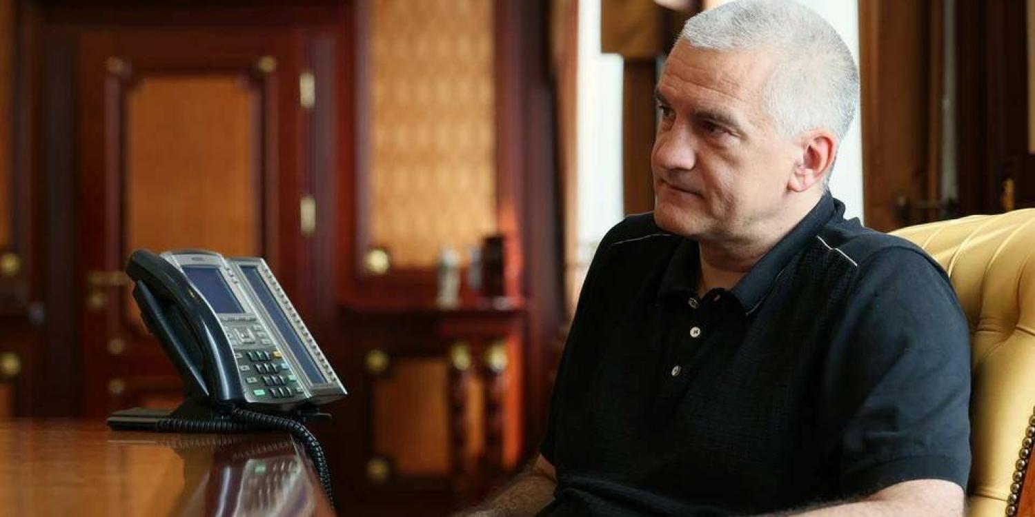 Глава Крыма Аксенов не будет усиливать охрану после покушения Глава Крыма Аксенов не будет усиливать охрану после покушения