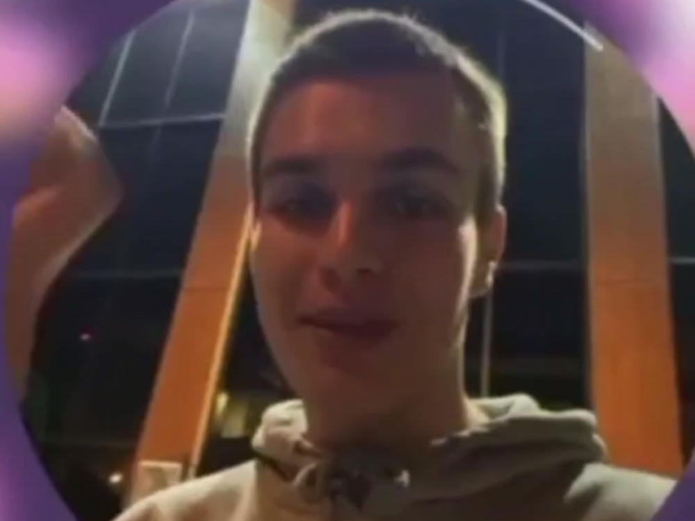 В Крыму подростков, поздравивших Украину, заставили извиняться В Крыму подростков, поздравивших Украину, заставили извиняться