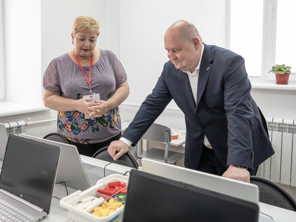 Развожаев проинспектировал открытие мастерских в центре образования Развожаев проинспектировал открытие мастерских в центре образования