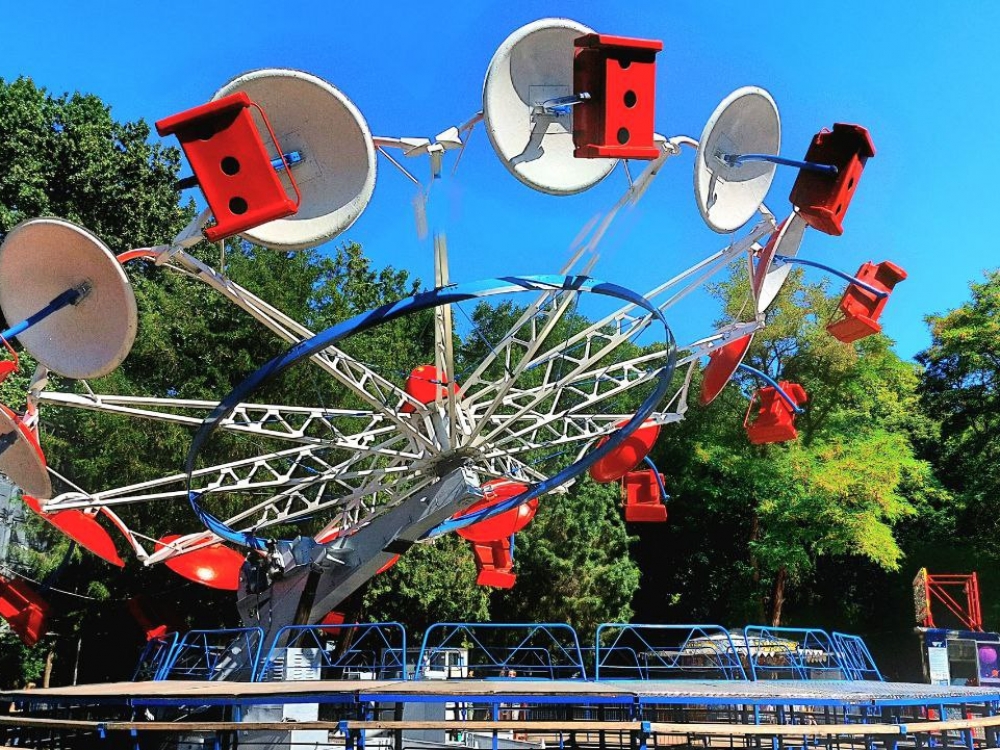 В Симферопольском парке возобновил работу аттракцион «Орбита» В Симферопольском парке возобновил работу аттракцион «Орбита»
