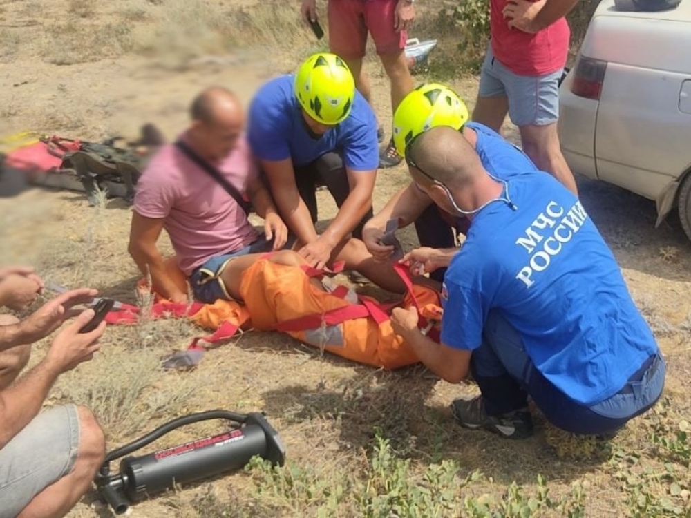 С горы Меганом эвакуировали мужчину, сломавшего ногу, в Крыму С горы Меганом эвакуировали мужчину, сломавшего ногу, в Крыму