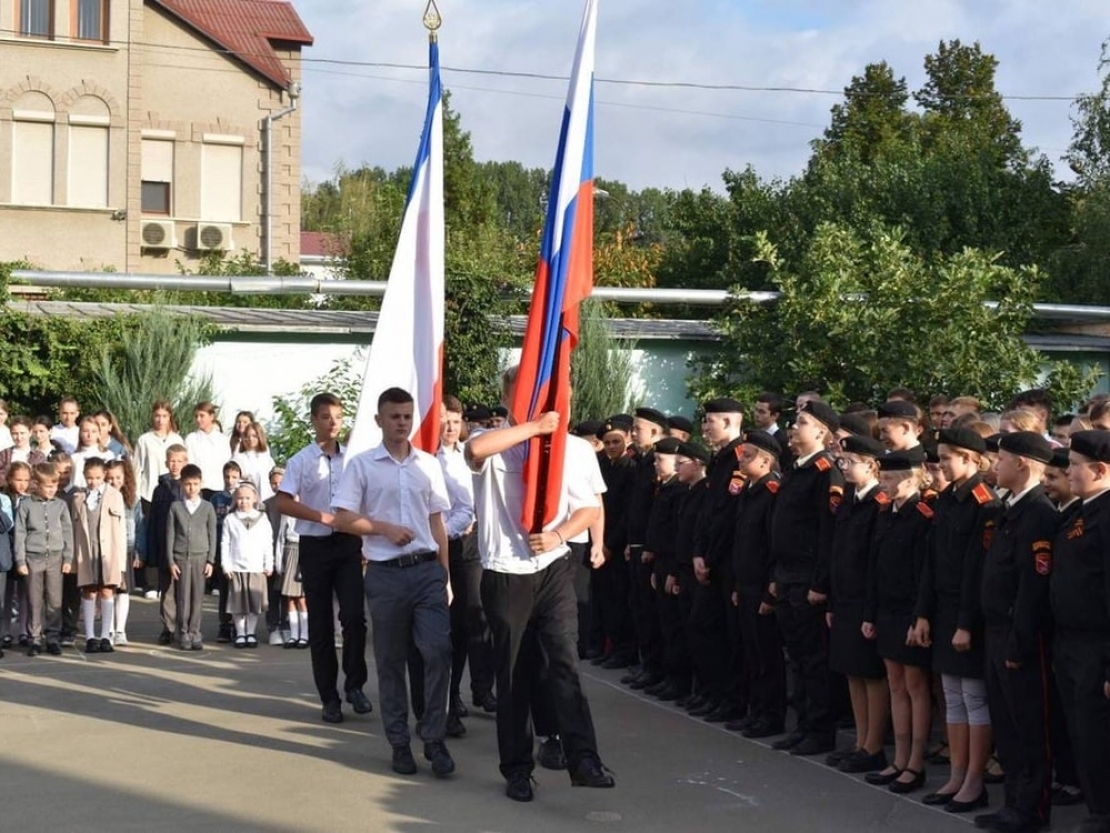 В школах Симферополя проходят «уроки патриотизма». В школах Симферополя проходят «уроки патриотизма».