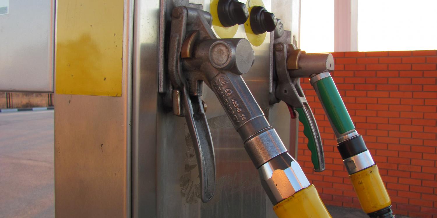 Аксенов рассказал, как проходит борьба с дефицитом топлива в Крыму Аксенов рассказал, как проходит борьба с дефицитом топлива в Крыму