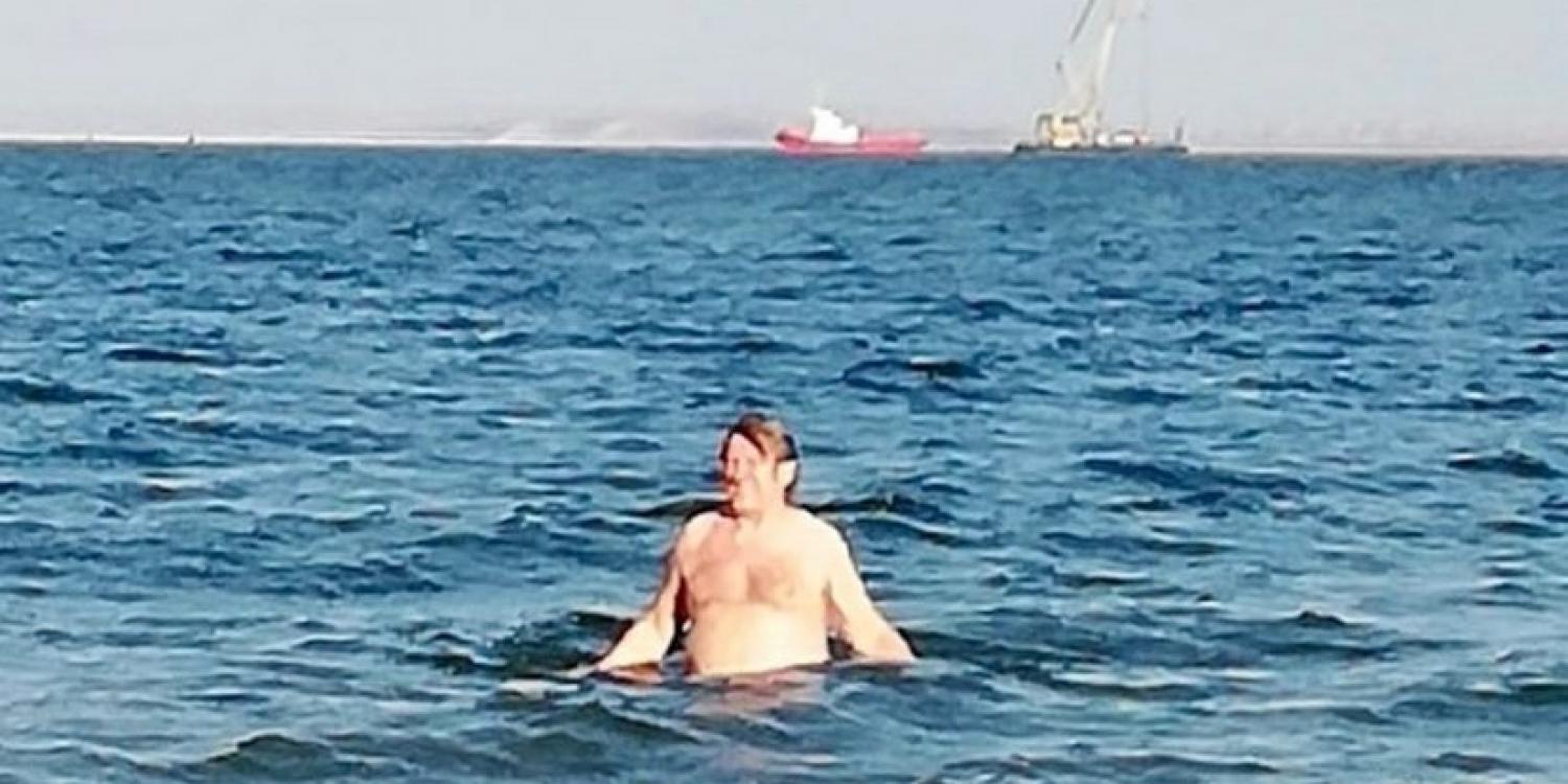 В Крыму купальный сезон закрыл певец-песенник Юрий Лоза В Крыму купальный сезон закрыл певец-песенник Юрий Лоза