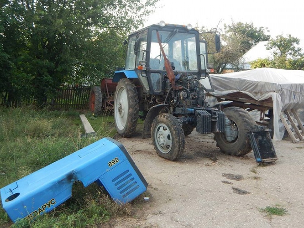 Крымчанин «покатался» на угнанном у соседа тракторе Крымчанин «покатался» на угнанном у соседа тракторе