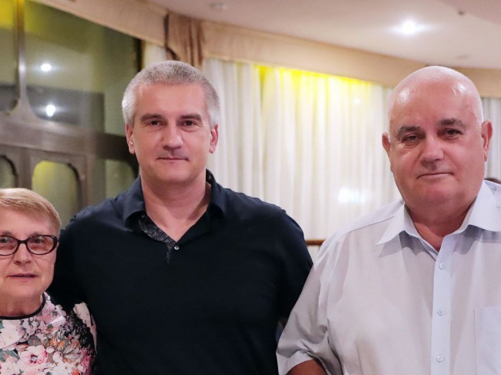 Аксенов поздравил крымских отцов Аксенов поздравил крымских отцов