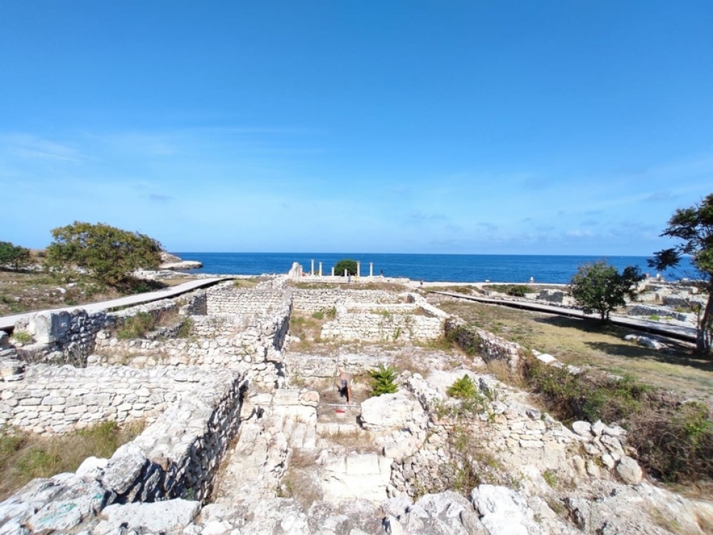 Экспедиция из Эрмитажа исследует Херсонес Экспедиция из Эрмитажа исследует Херсонес