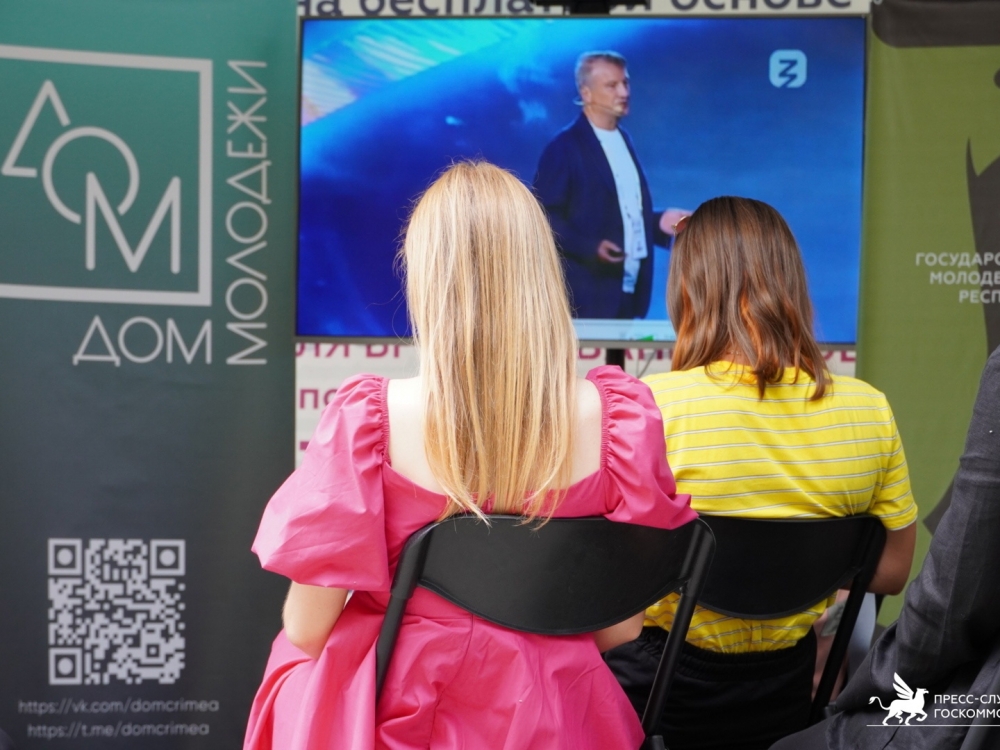 В Симферополе в парке Гагарина транслировали «Знание» В Симферополе в парке Гагарина транслировали «Знание»