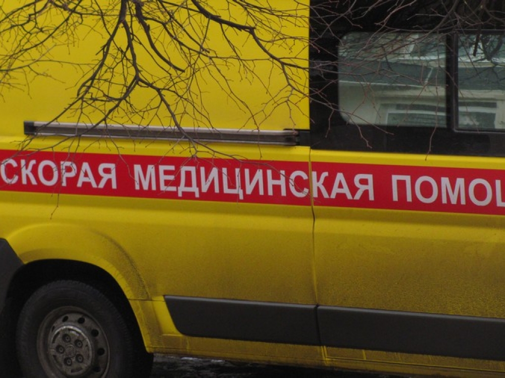 Два человека пострадали при падении с обрыва на авто в Крыму Два человека пострадали при падении с обрыва на авто в Крыму