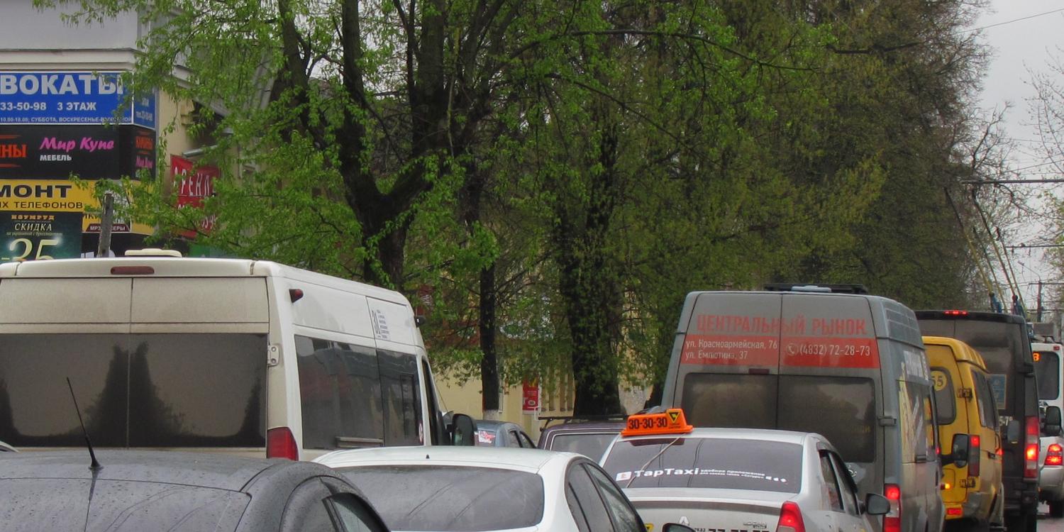 В очереди перед Крымским мостом со стороны Керчи находятся 176 автомобилей В очереди перед Крымским мостом со стороны Керчи находятся 176 автомобилей