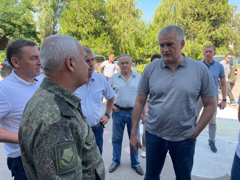 Глава Крыма Аксенов прибыл в село Азовское в Джанкое Глава Крыма Аксенов прибыл в село Азовское в Джанкое