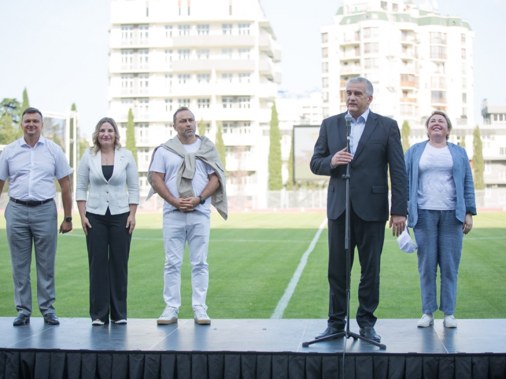 Глава Крыма Аксенов посетил открытие стадиона «Авангард» в Ялте Глава Крыма Аксенов посетил открытие стадиона «Авангард» в Ялте