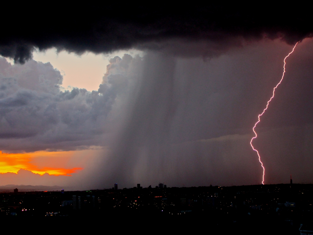 Сильные ливни ожидаются ближайшие два дня в Крыму Сильные ливни ожидаются ближайшие два дня в Крыму