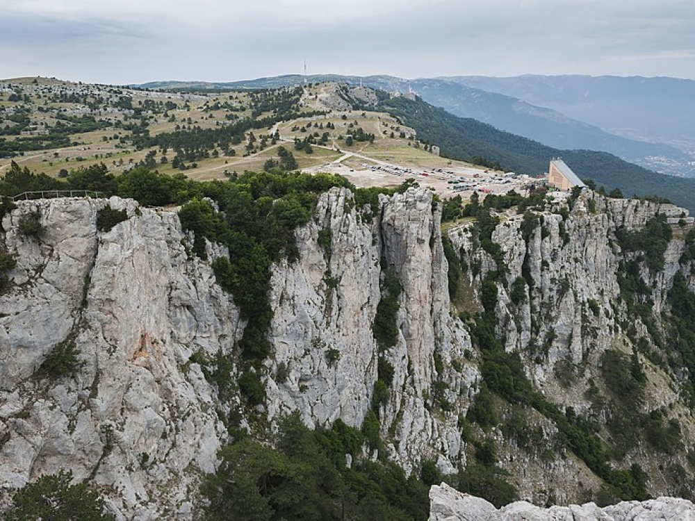 Дорогу из села Соколиное на Ай-Петри начнут ремонтировать только в конце года Дорогу из села Соколиное на Ай-Петри начнут ремонтировать только в конце года