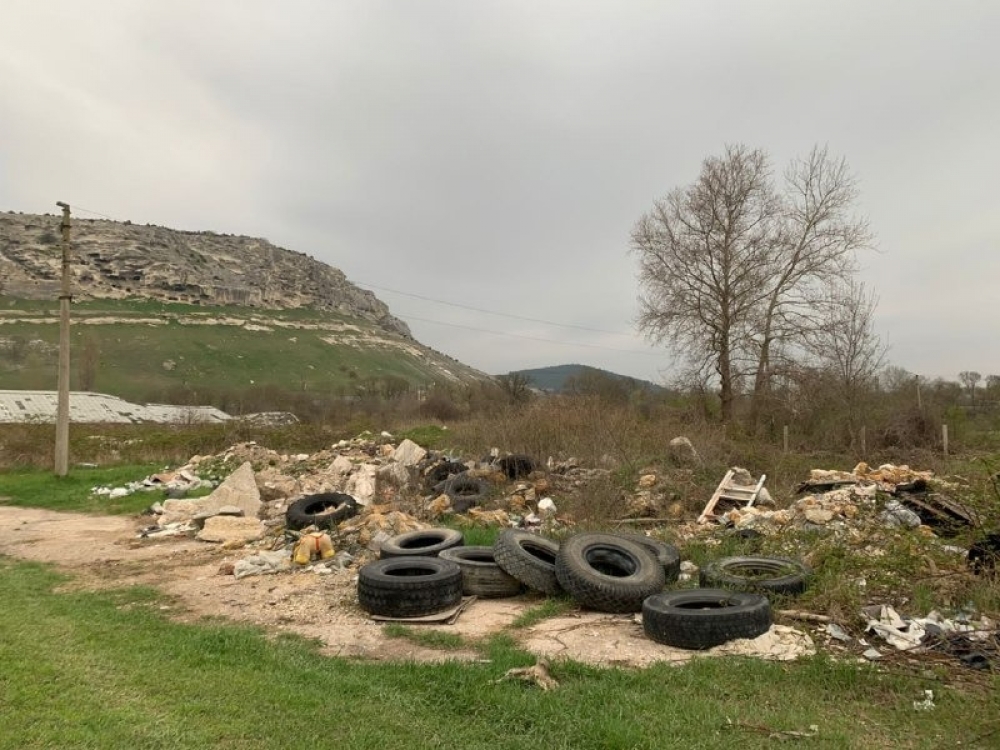 Суд требует от севастопольского горхоза убрать свалки в Инкермане Суд требует от севастопольского горхоза убрать свалки в Инкермане