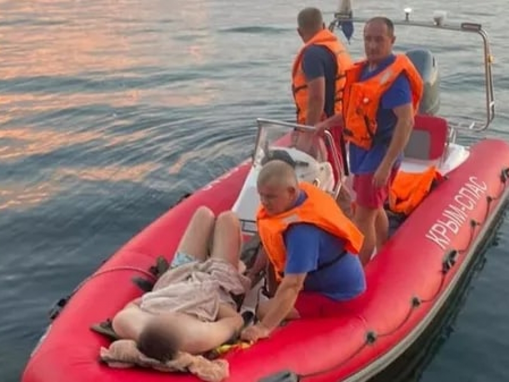 В Крыму турист сорвался с 17-метровой скалы в море В Крыму турист сорвался с 17-метровой скалы в море