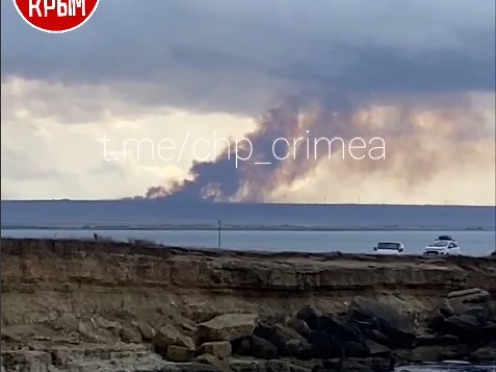 На западе Крыма видны клубы чёрного дыма На западе Крыма видны клубы чёрного дыма
