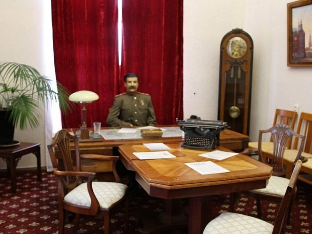 В Крыму открылась выставка, посвященная отдыху Сталина в Ливадии В Крыму открылась выставка, посвященная отдыху Сталина в Ливадии