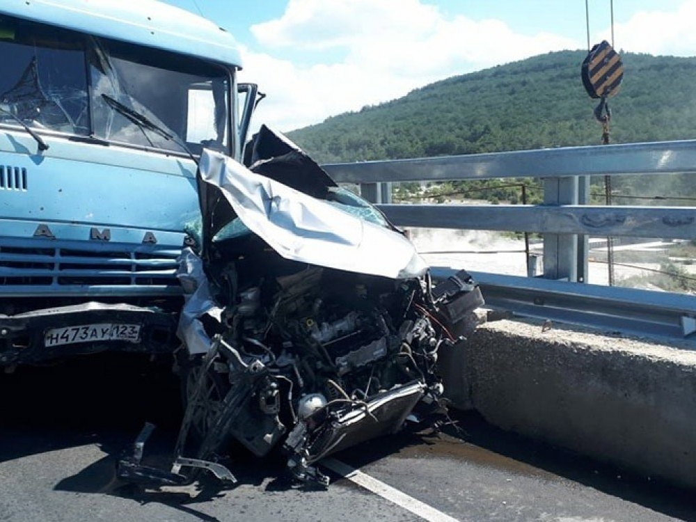 Под Севастополем произошло ДТП с участием 12 автомобилей Под Севастополем произошло ДТП с участием 12 автомобилей