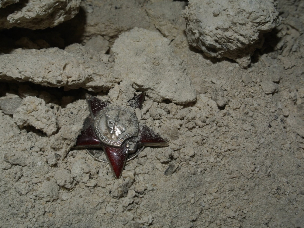 Археологи нашли орден времен Великой Отечественной войны в Аджимушкайских каменоломнях Керчи Археологи нашли орден времен Великой Отечественной войны в Аджимушкайских каменоломнях Керчи