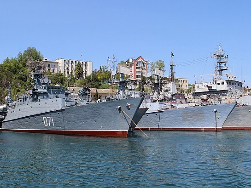 Путин подписал указ, предусматривающий развитие группировки сил Черноморского флота в Крыму Путин подписал указ, предусматривающий развитие группировки сил Черноморского флота в Крыму