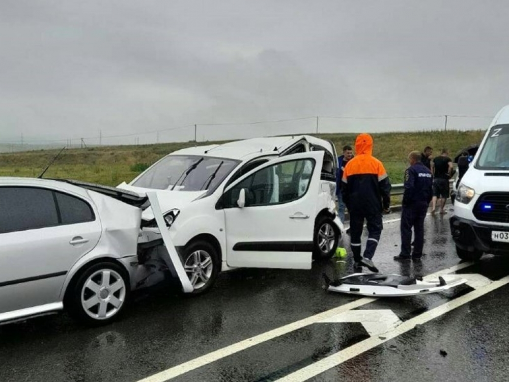 Пять машин столкнулись на «Тавриде» Пять машин столкнулись на «Тавриде»