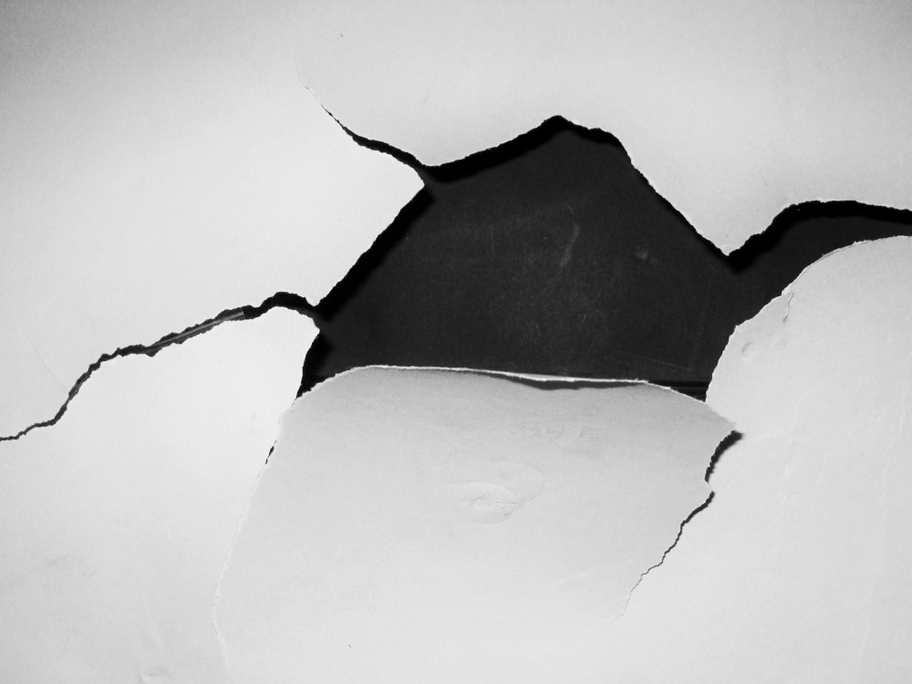 Родители жалуются на плохое питание и ободранные стены в лагерях Крыма Родители жалуются на плохое питание и ободранные стены в лагерях Крыма