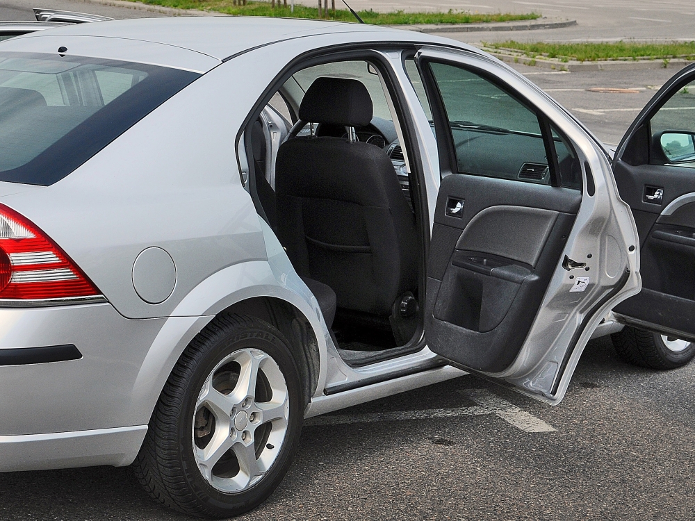 Следователи Севастополя проверят видеозапись с насильным заталкиванием мужчины в машину Следователи Севастополя проверят видеозапись с насильным заталкиванием мужчины в машину