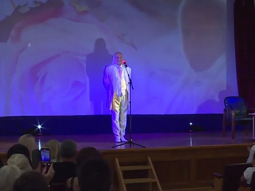 Поэт Резник представил новое стихотворение для офицеров СК РФ и Белоруссии в Крыму Поэт Резник представил новое стихотворение для офицеров СК РФ и Белоруссии в Крыму