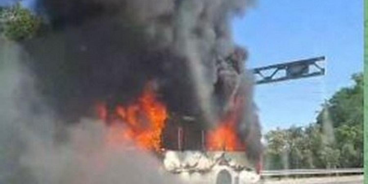 ГАИ Симферополя расследует возгорание автобуса ГАИ Симферополя расследует возгорание автобуса