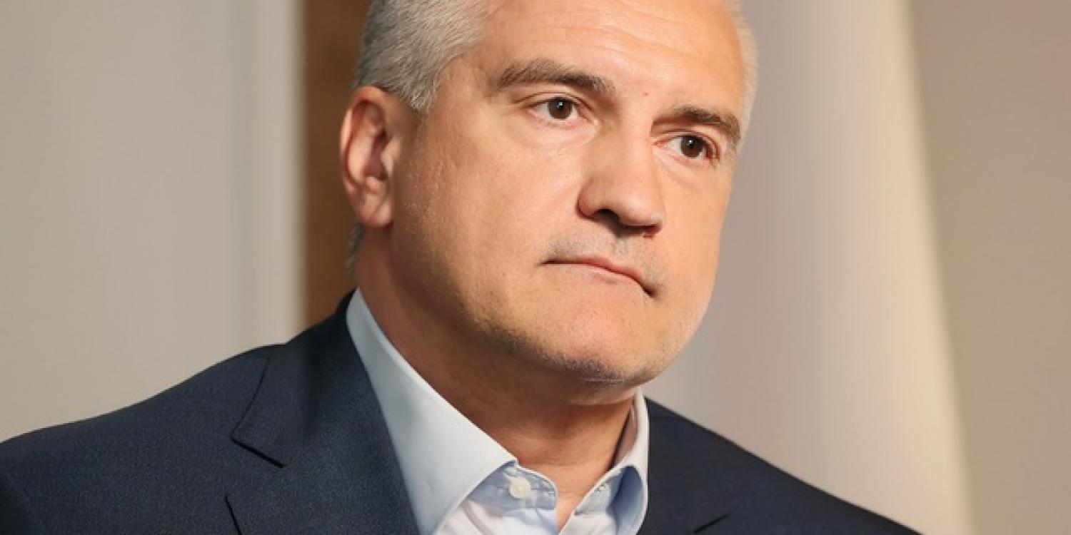 Руководителя Крымской таможни Виктора Холичева наградил глава полуострова Сергей Аксёнов